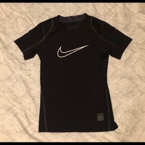 ⚡️SALE⚡️EUC boys Sz S black Nike Pro Dri-Fit